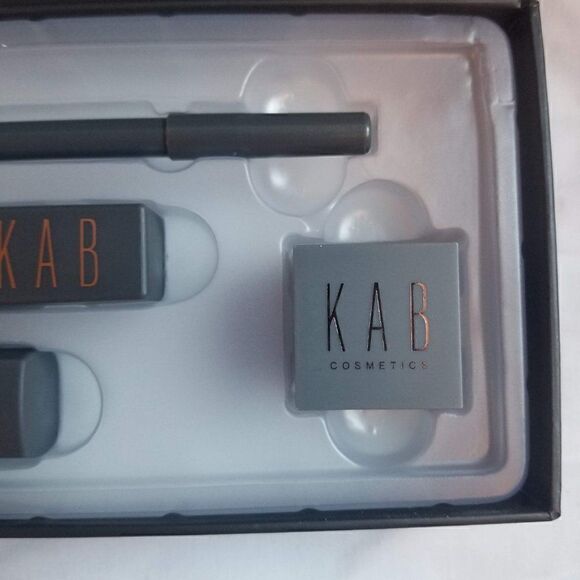 KAB Cosmetics Lip Kit - Sending Nudes - Picture 10 of 16